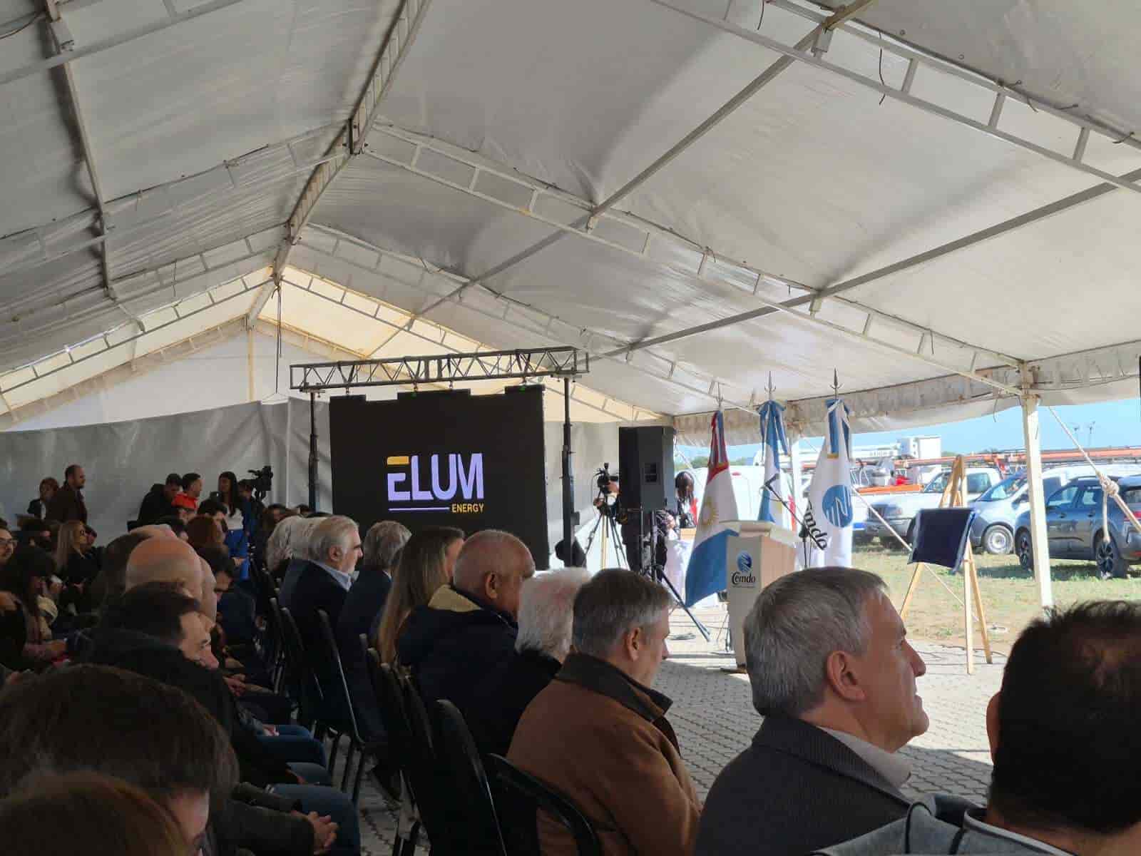 Group of people sitting down watching an Elum Energy presentation